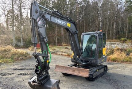 Mini pelle Volvo EC60E avec Tiltrotateur