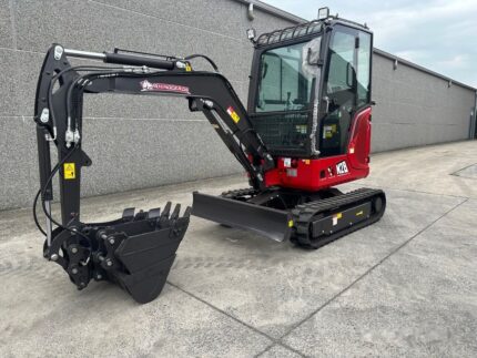 Mini pelle Rhinoceros XN28 avec accessoires