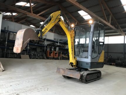 Mini-pelle Wacker Neuson 1404 avec 3 godets